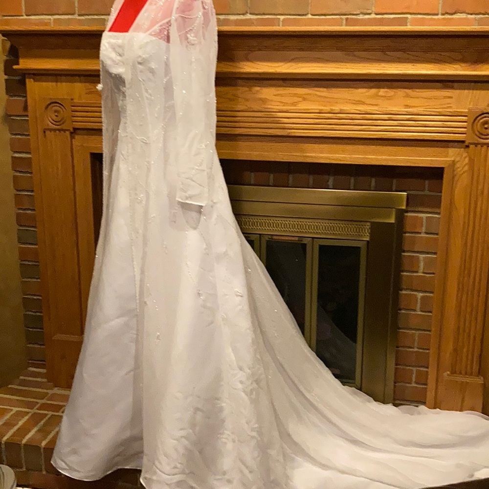 EUC sz 10 2pc bridal gown and chiffon jacket - Picture 5 of 12